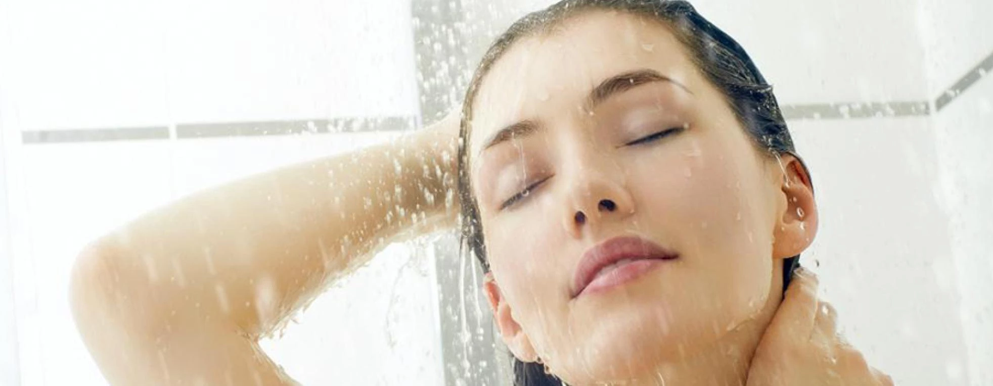 Kann man mit Kontaktlinsen duschen?