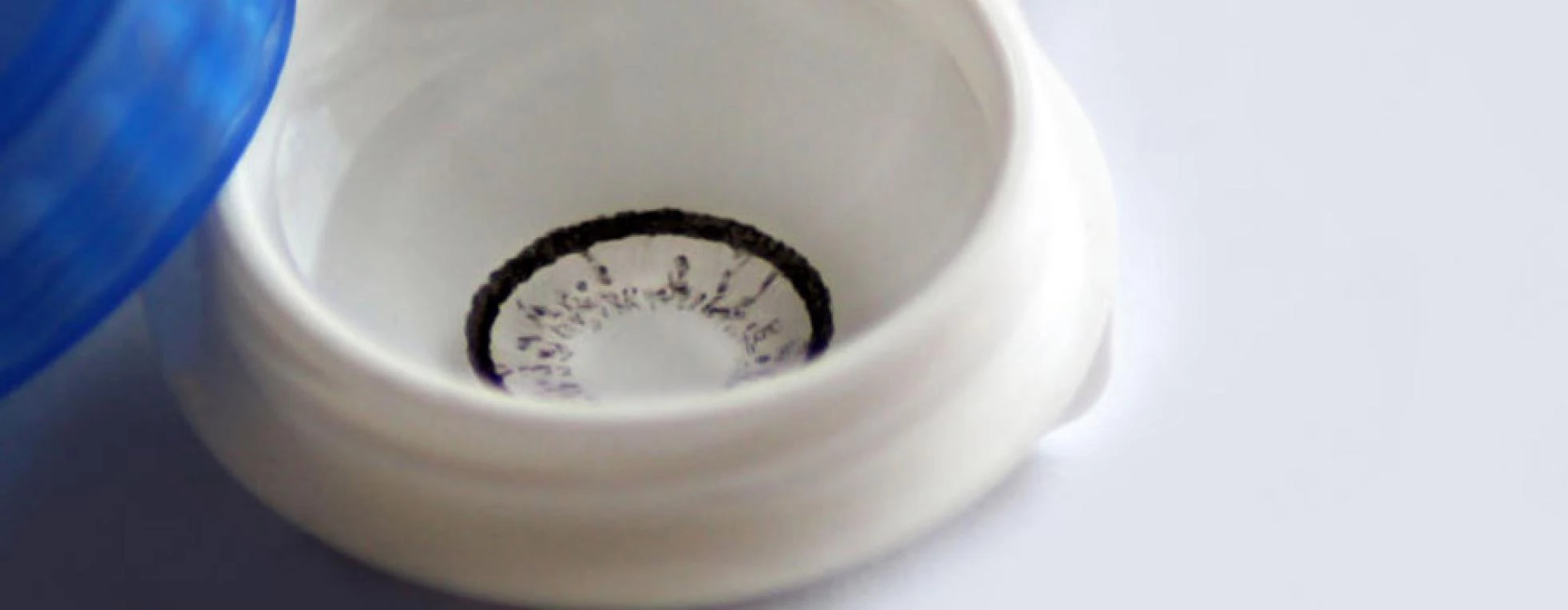 Gekleurde lenzen van de drogisterij en HEMA