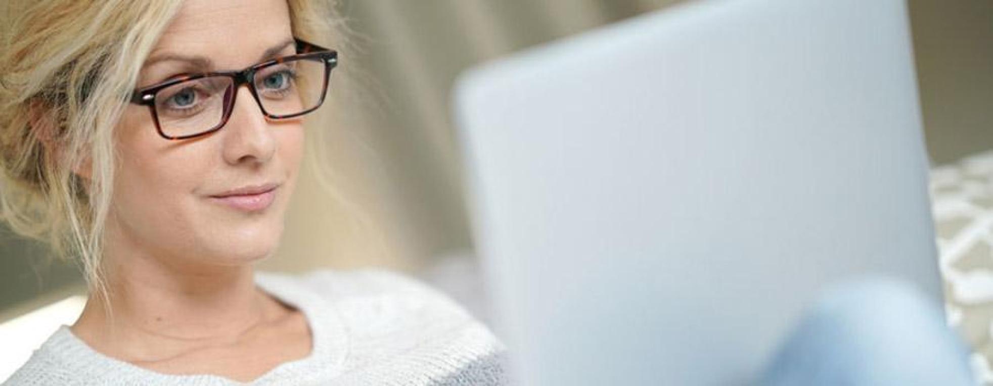 Είναι δυνατόν το διάβασμα με φακούς επαφής;