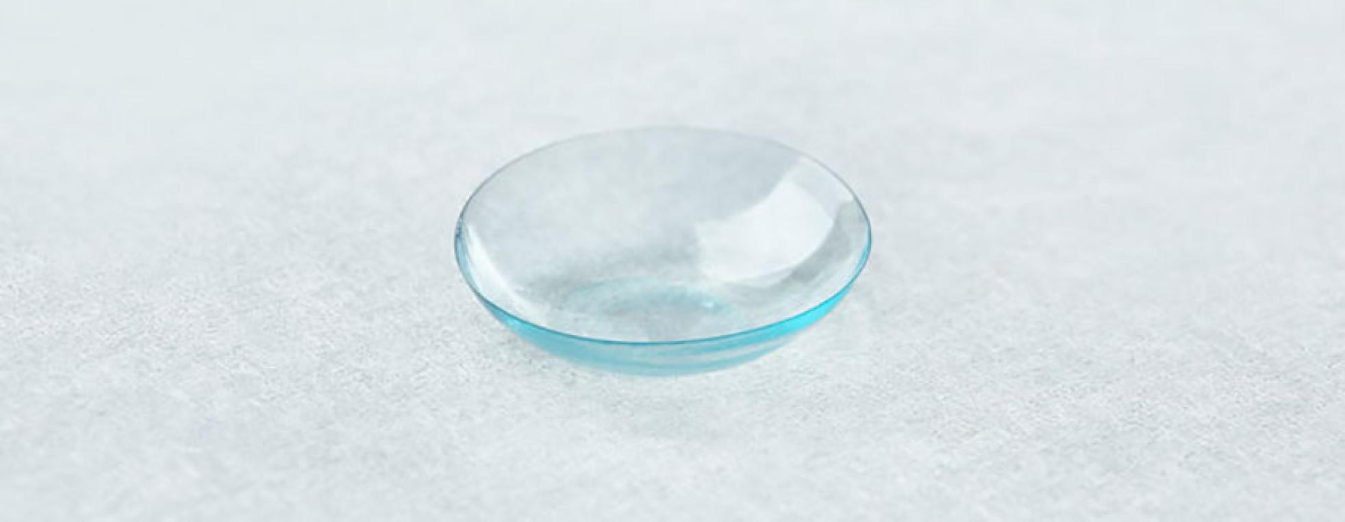 ¿Usted coloca sus lentes de contacto al revés?