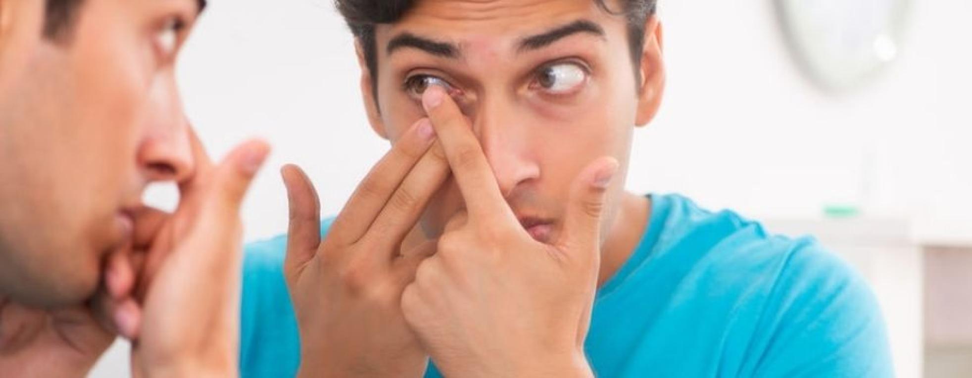 Wat je moet doen met een verschoven contactlens