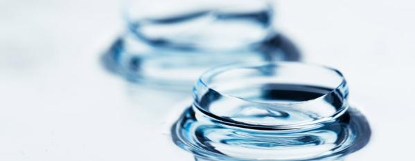 Kontaktlinsen für trockene Augen im Test