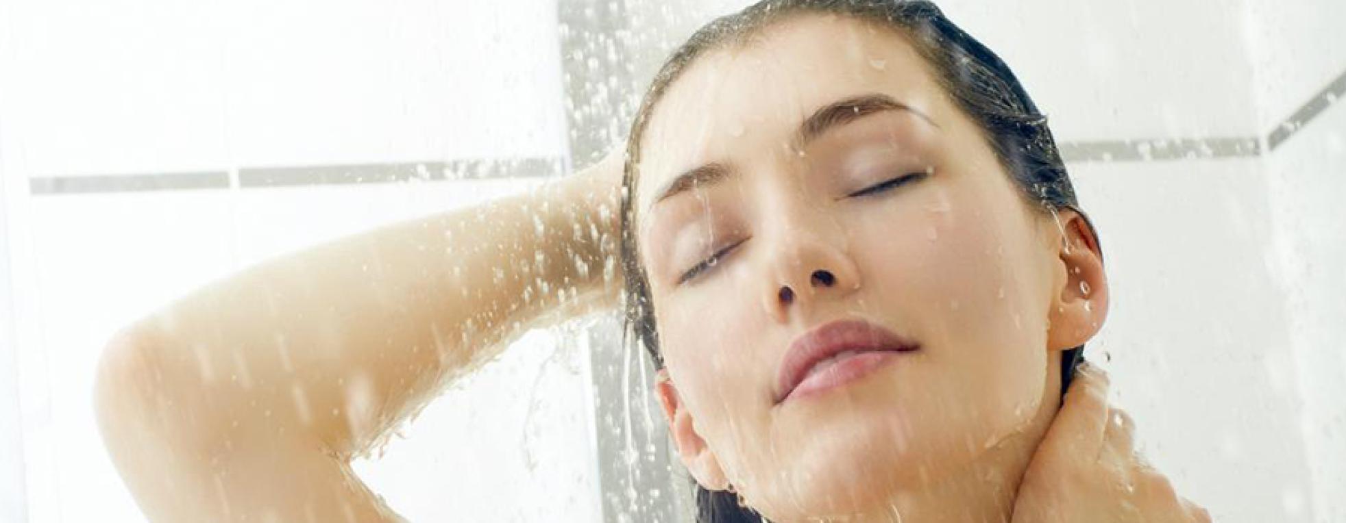 Kann man mit Kontaktlinsen duschen?