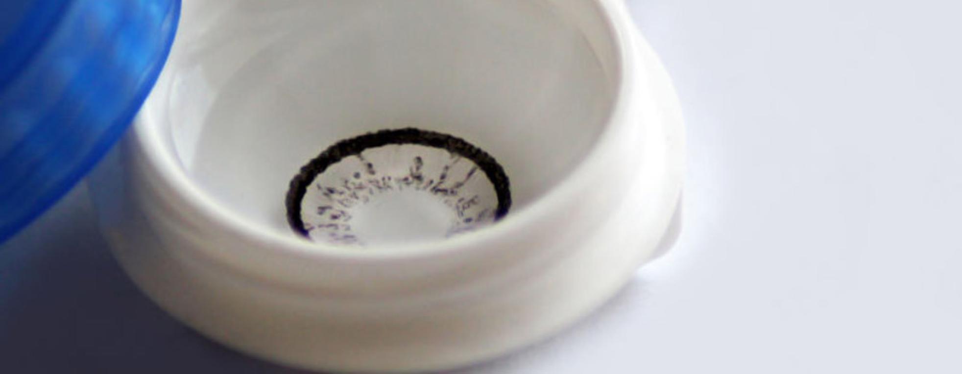 Gekleurde lenzen van de drogisterij en HEMA